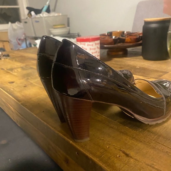 Cole Haan heals very Comfortable in very good condition no scratches - Picture 4 of 10